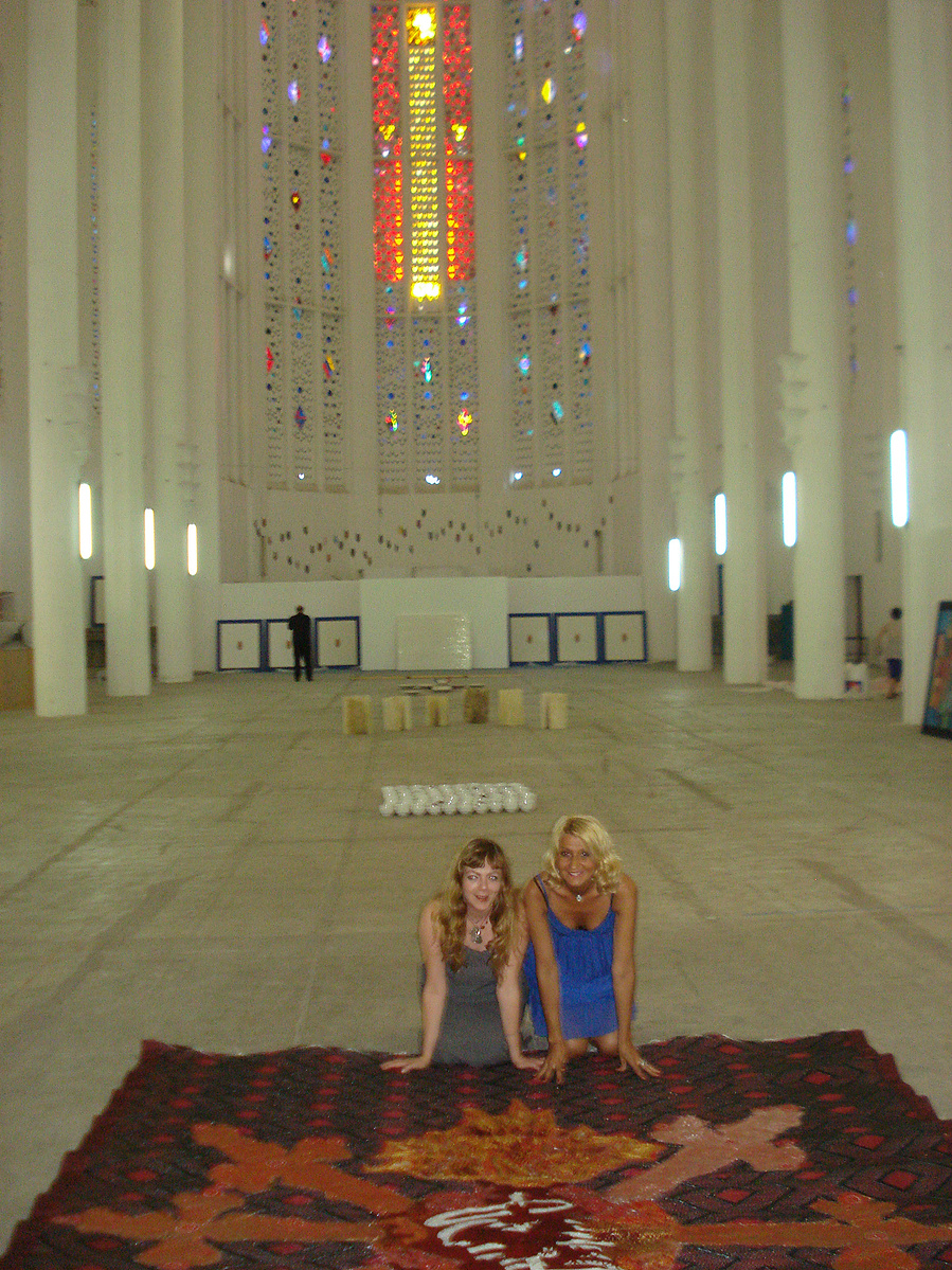 Zara Fernández de Moya comisariando a ocho artistas españoles en la Primera Bienal de Casablanca en 2012