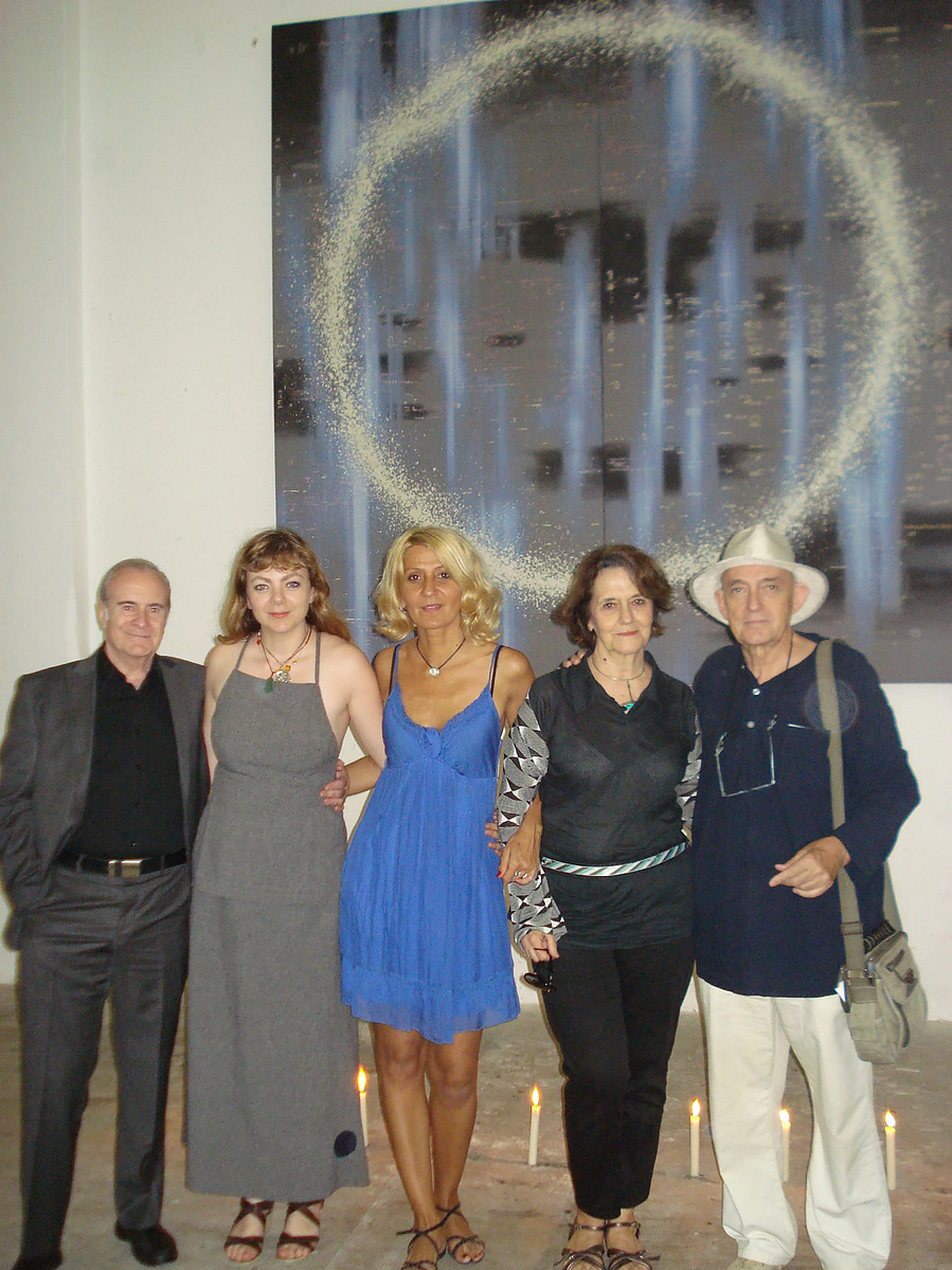 Zara Fernández de Moya comisariando a ocho artistas españoles en la Primera Bienal de Casablanca en 2012