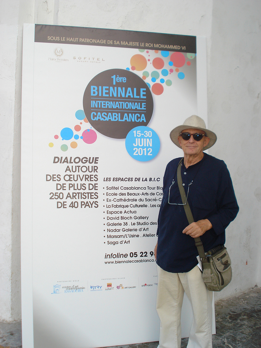 Zara Fernández de Moya comisariando a ocho artistas españoles en la Primera Bienal de Casablanca en 2012