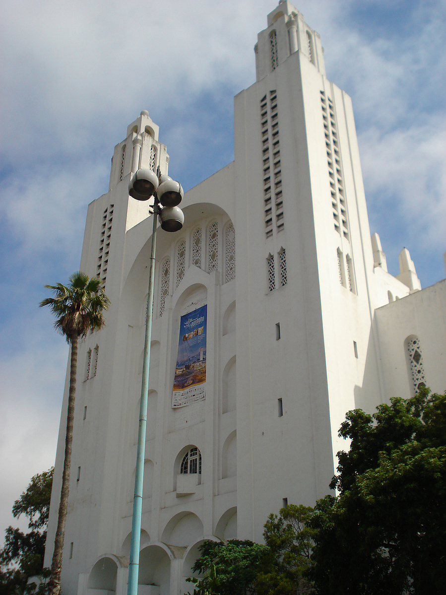 Zara Fernández de Moya comisariando a ocho artistas españoles en la Primera Bienal de Casablanca en 2012