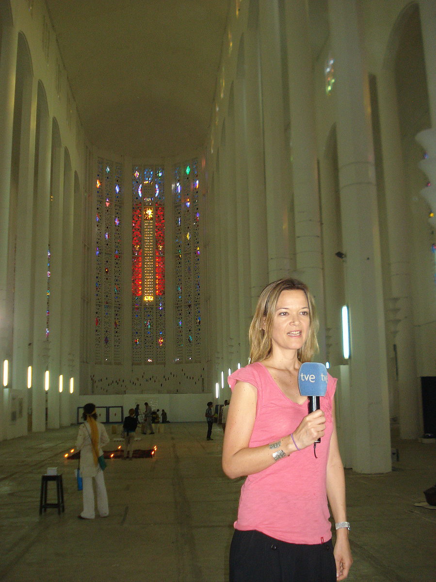 Zara Fernández de Moya comisariando a ocho artistas españoles en la Primera Bienal de Casablanca en 2012