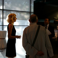 Zara Fernández de Moya junto a los artistas de la exposición Yusur-Puentes: Paisaje y arquitectura en Marruecos y España, que formó parte del programa cultural de la Presidencia española de la Unión Europea