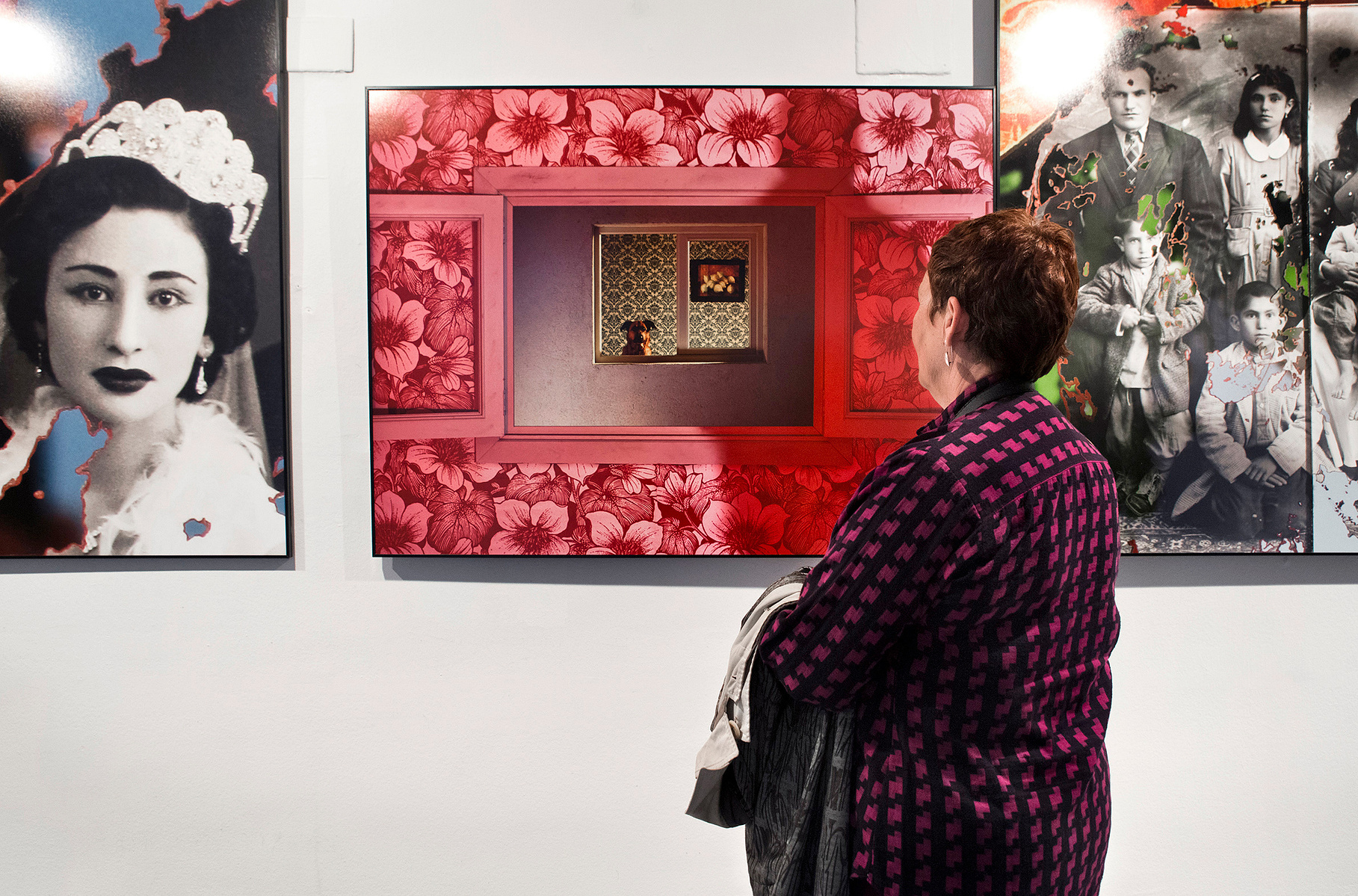 Zara Fernández de Moya y Santiago Olmo, comisarios de la exposición Miradas Paralelas. Irán-España: fotógrafas en el espejo en el Museo Barjola de Gijón