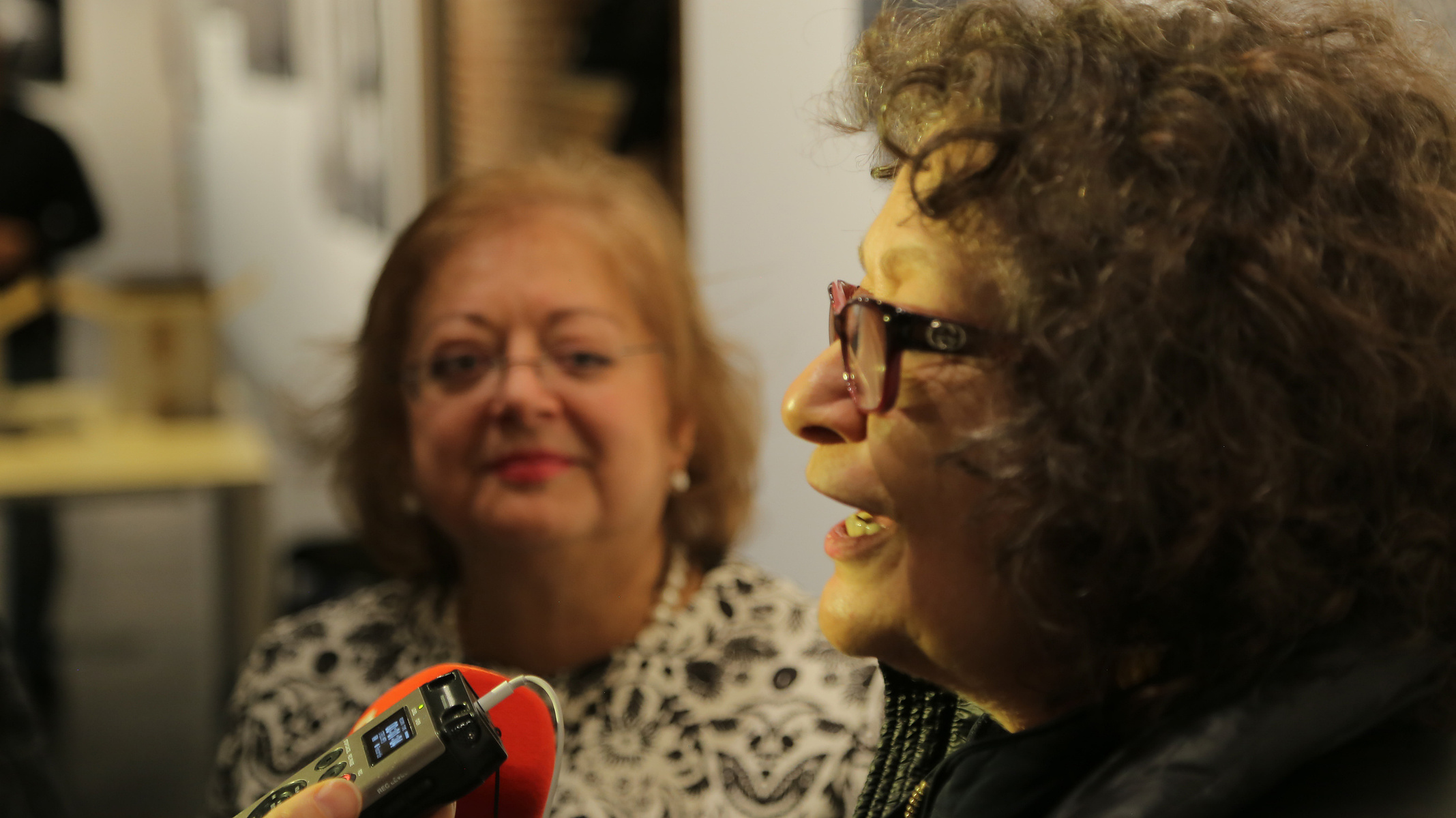 Cristina García Rodero en la exposición Miradas Paralelas. Irán-España: fotógrafas en el espejo en el Centro Cultural Conde Duque de Madrid