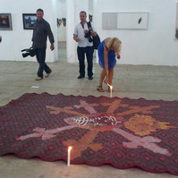 Zara Fernández de Moya comisariando a ocho artistas españoles en la Primera Bienal de Casablanca en 2012