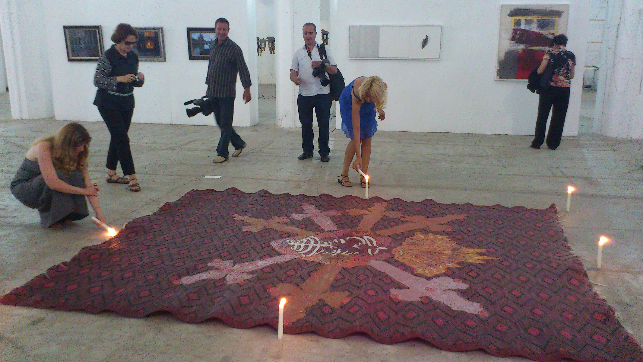 Zara Fernández de Moya comisariando a ocho artistas españoles en la Primera Bienal de Casablanca en 2012