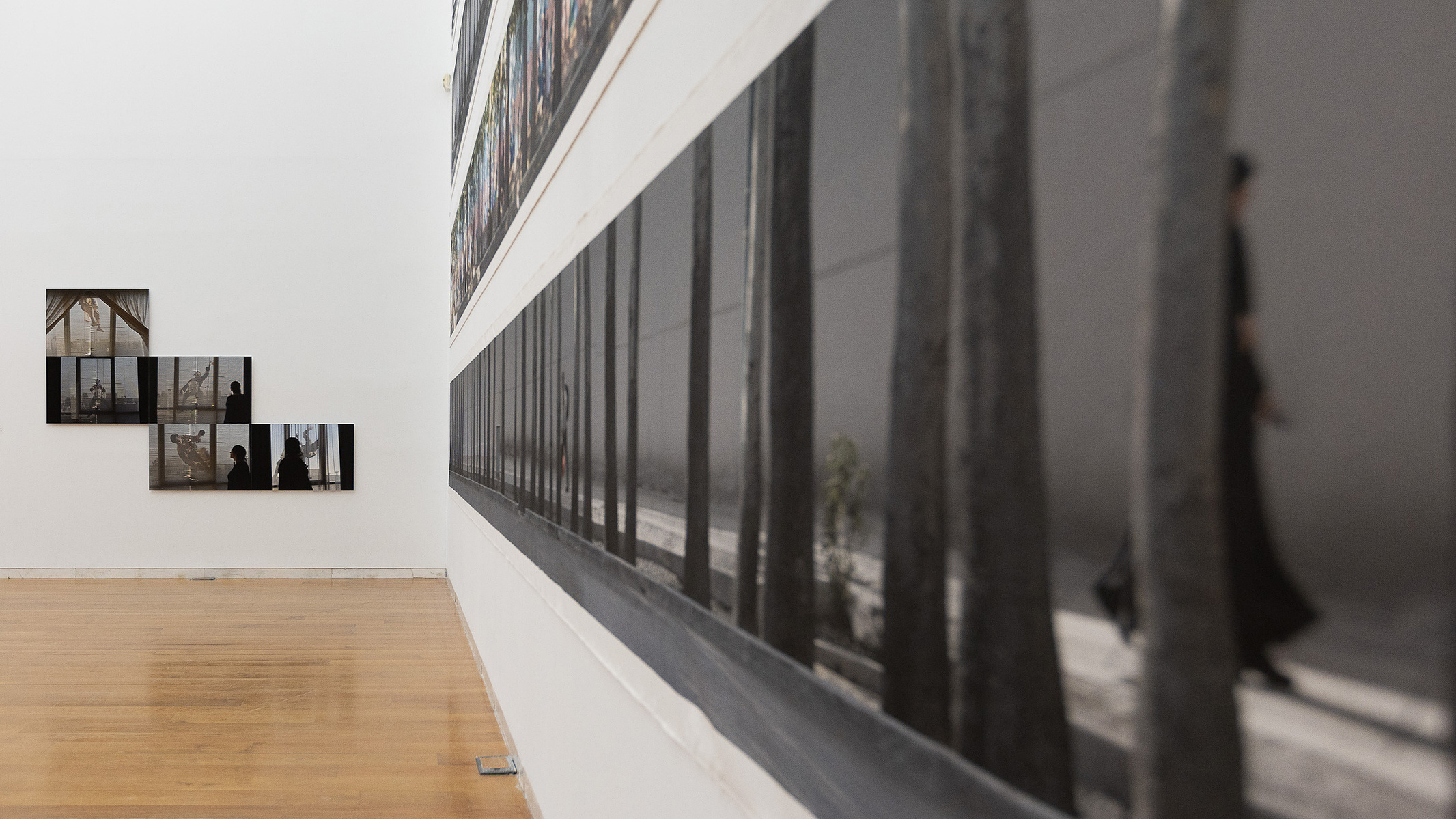 Exposición La Acera, de Asghar Farhadi, en Santiago de Compostela. Centro Galego de Arte Contemporánea, comisariada por Zara Fernández de Moya