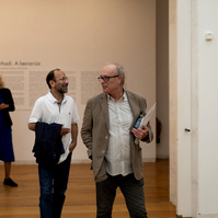 Exposición La Acera, de Asghar Farhadi, en Santiago de Compostela. Centro Galego de Arte Contemporánea, comisariada por Zara Fernández de Moya