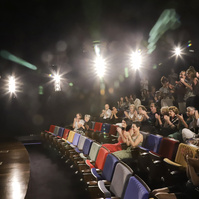 Acto en la Academia de Cine sobre la exposición La Acera, de Asghar Farhadi, comisariada por Zara Fernández de Moya. Fotografía @ Serafín Palazón