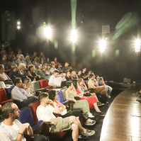 Acto en la Academia de Cine sobre la exposición La Acera, de Asghar Farhadi, comisariada por Zara Fernández de Moya. Fotografía @ Serafín Palazón