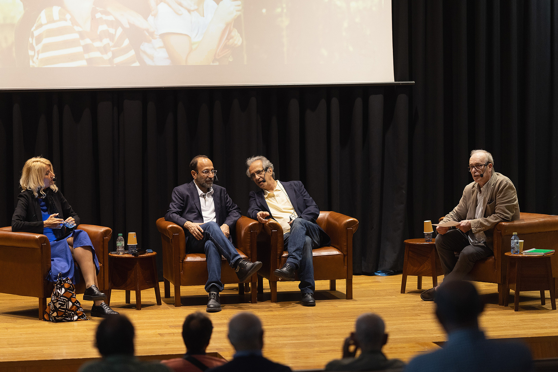 Exposición La Acera, de Asghar Farhadi, en Santiago de Compostela. Centro Galego de Arte Contemporánea, comisariada por Zara Fernández de Moya
