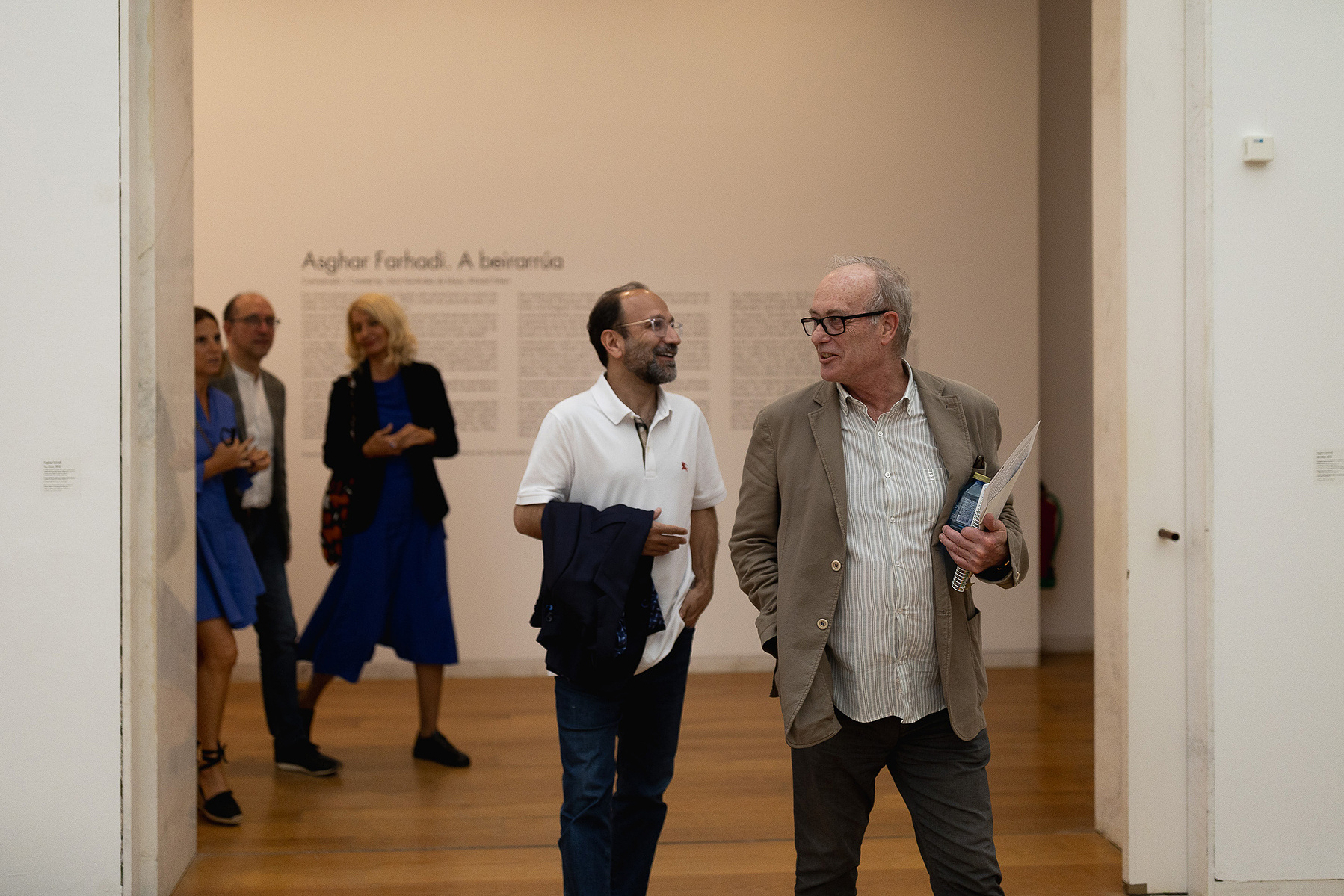 Exposición La Acera, de Asghar Farhadi, en Santiago de Compostela. Centro Galego de Arte Contemporánea, comisariada por Zara Fernández de Moya
