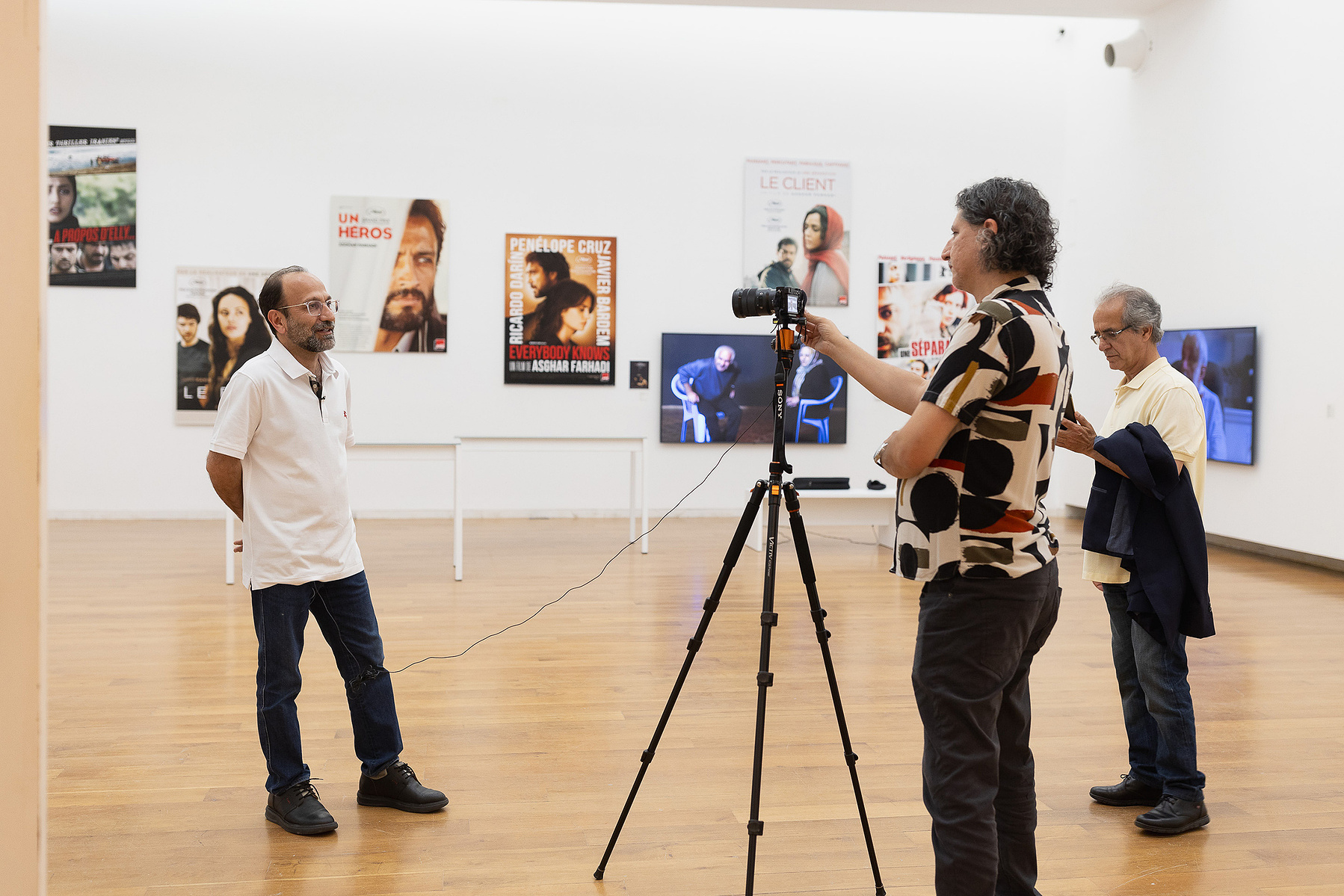 Exposición La Acera, de Asghar Farhadi, en Santiago de Compostela. Centro Galego de Arte Contemporánea, comisariada por Zara Fernández de Moya