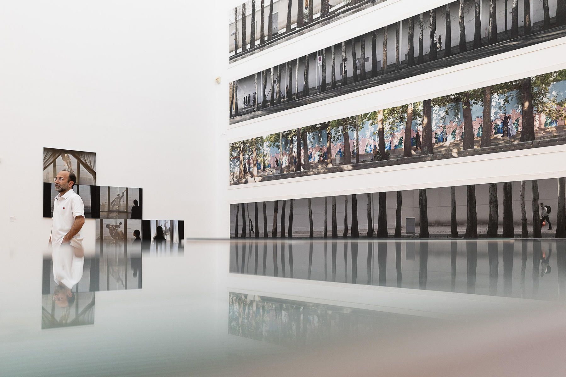 Exposición La Acera, de Asghar Farhadi, en Santiago de Compostela. Centro Galego de Arte Contemporánea, comisariada por Zara Fernández de Moya