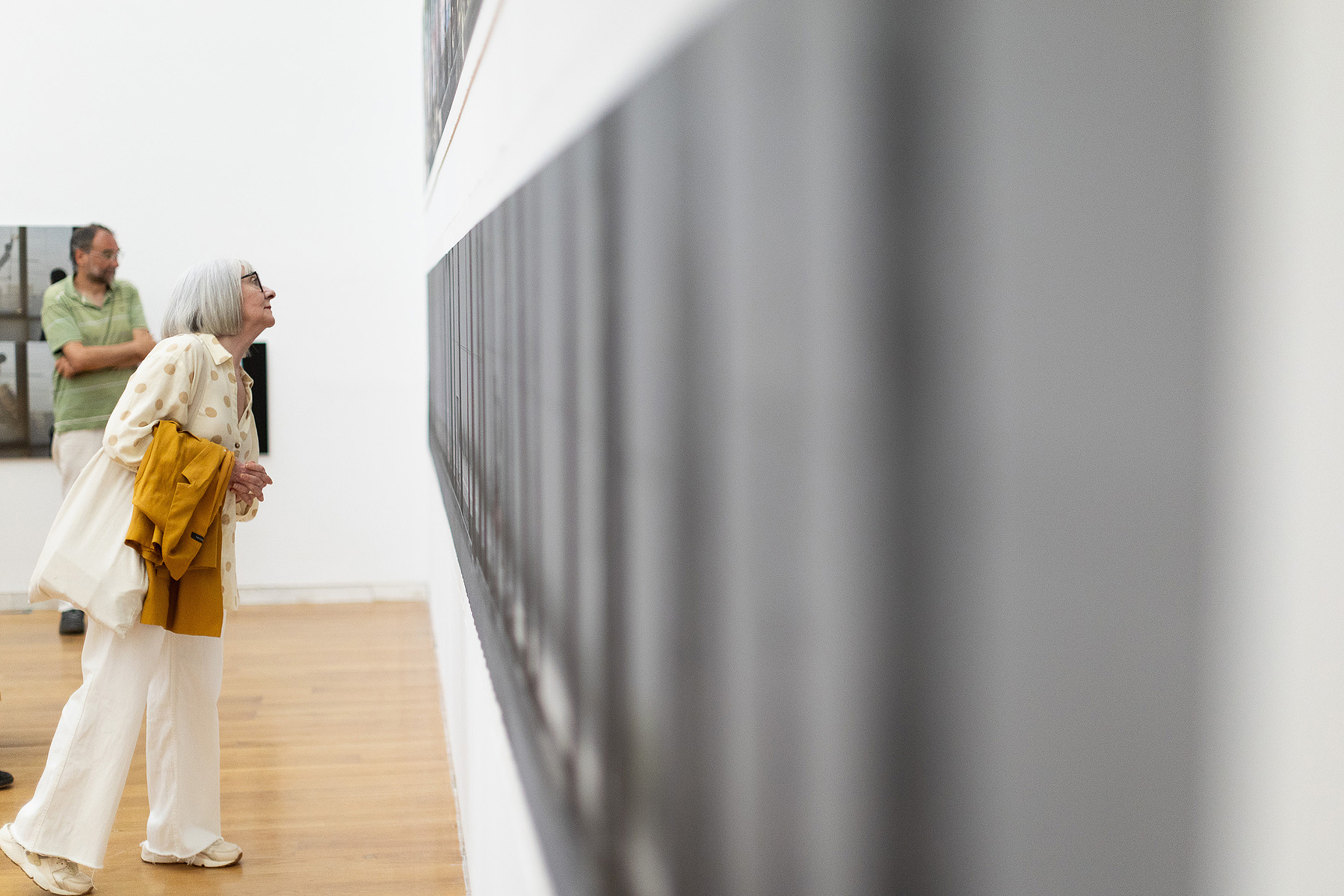 Exposición La Acera, de Asghar Farhadi, en Santiago de Compostela. Centro Galego de Arte Contemporánea, comisariada por Zara Fernández de Moya