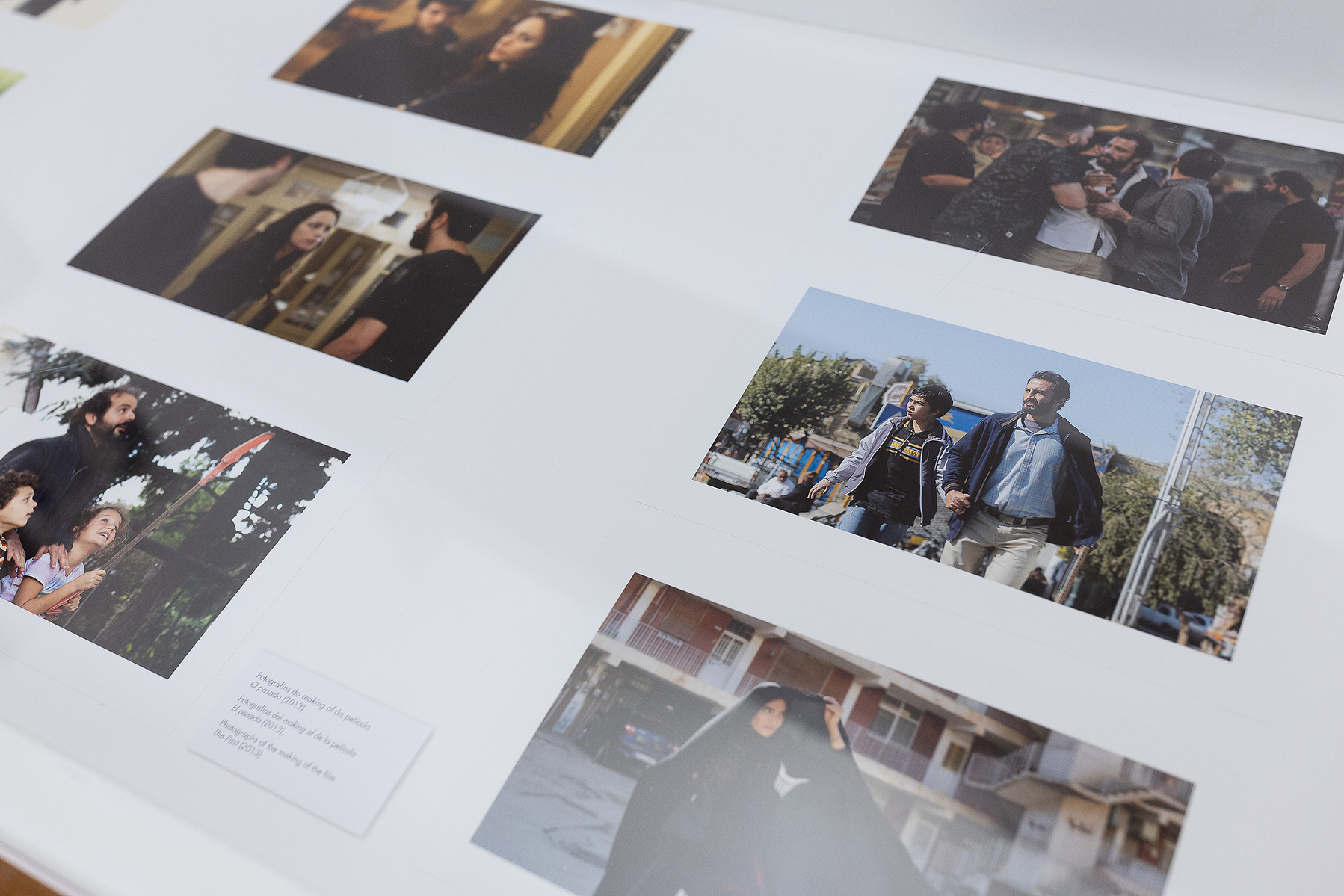 Exposición La Acera, de Asghar Farhadi, en Santiago de Compostela. Centro Galego de Arte Contemporánea, comisariada por Zara Fernández de Moya