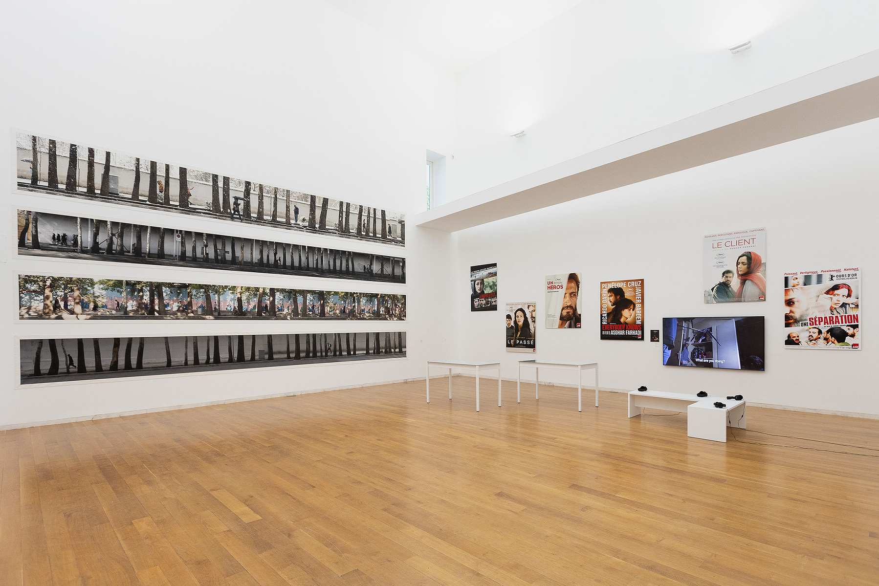 Exposición La Acera, de Asghar Farhadi, en Santiago de Compostela. Centro Galego de Arte Contemporánea, comisariada por Zara Fernández de Moya