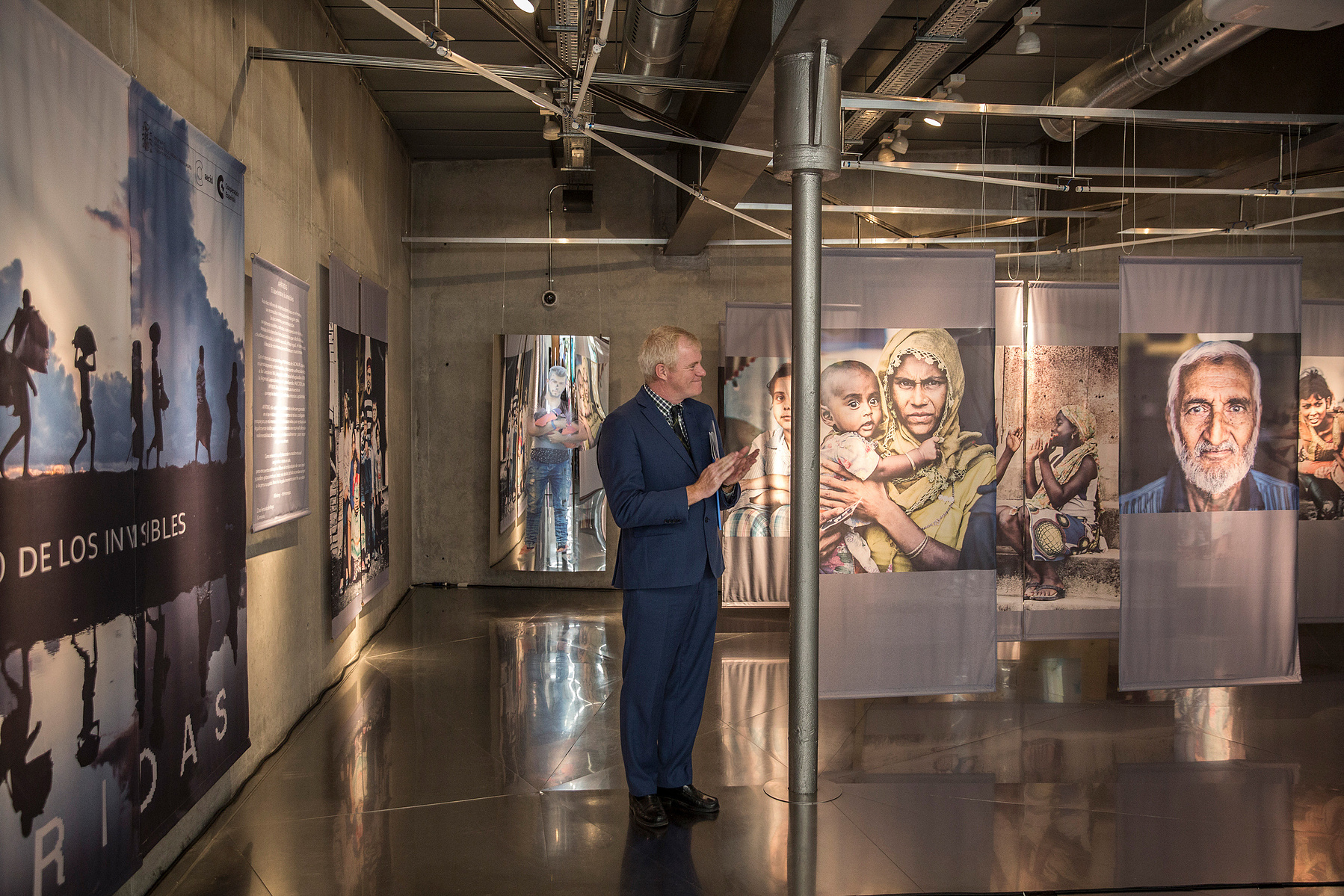 Exposición Apátridas: El laberinto de los invisibles, comisariada por Zara Fernández de Moya en Caixa Forum Madrid