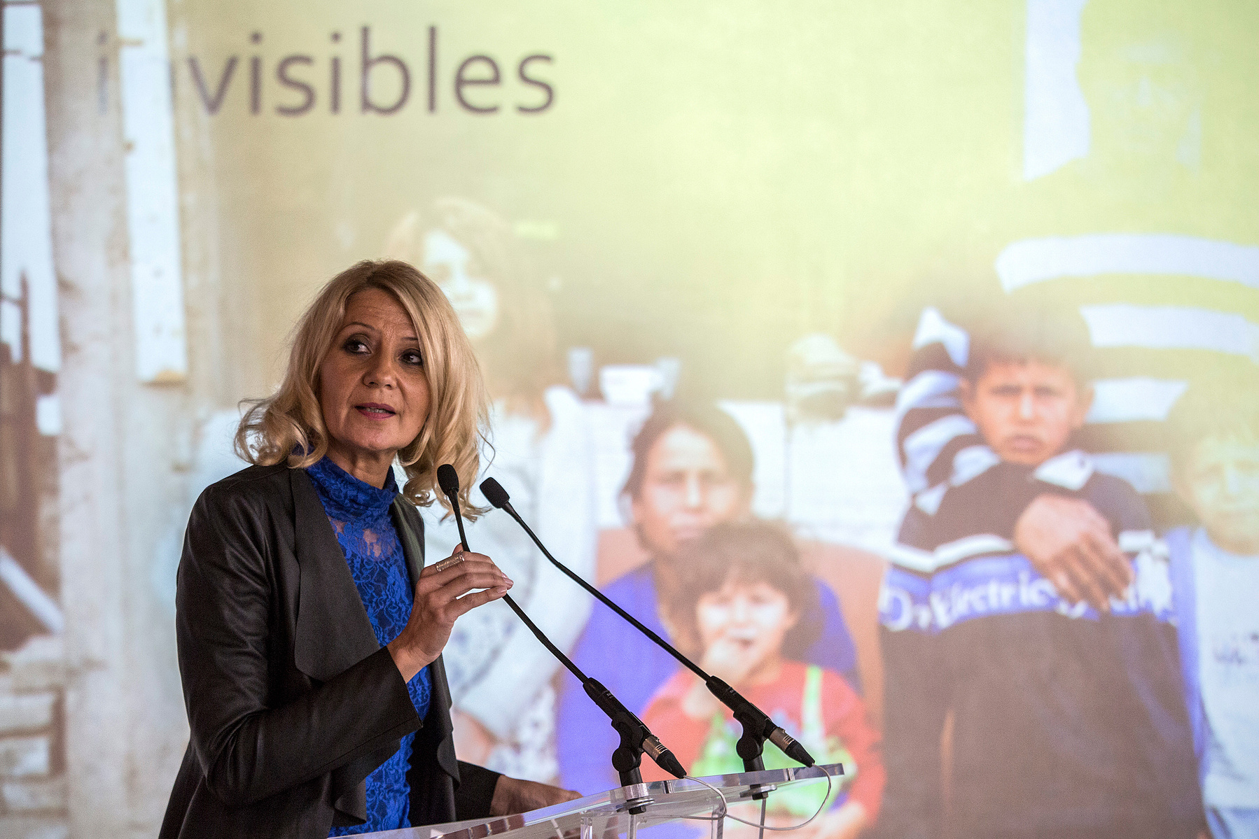 Exposición Apátridas: El laberinto de los invisibles, comisariada por Zara Fernández de Moya en Caixa Forum Madrid