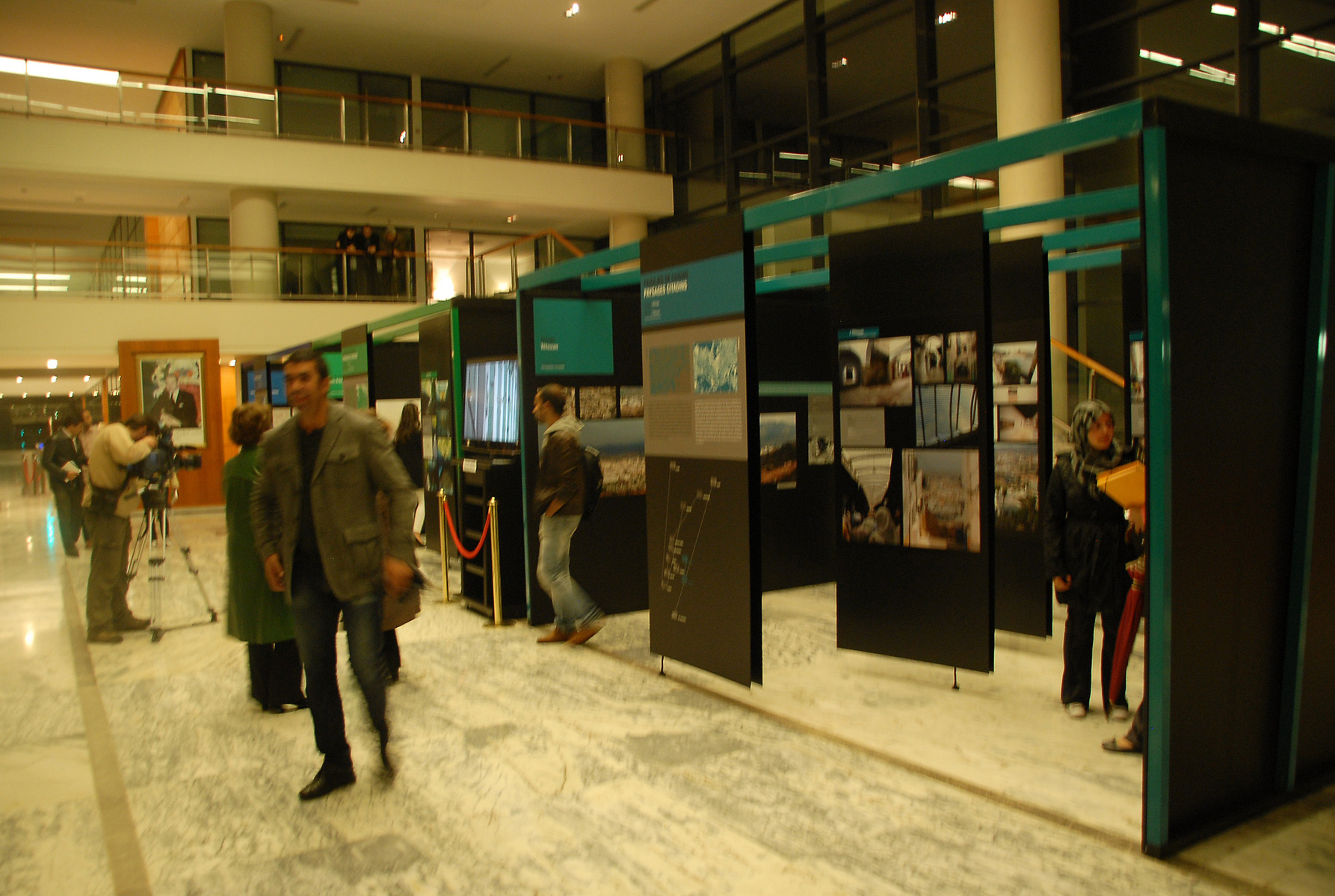 Exposición Yusur-Puentes: Paisaje y arquitectura en Marruecos y España, que formó parte del programa cultural de la Presidencia española de la Unión Europea