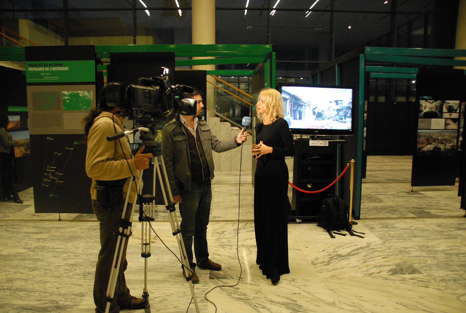 Zara Fernández de Moya presenta la exposición Yusur-Puentes: Paisaje y arquitectura en Marruecos y España, que formó parte del programa cultural de la Presidencia española de la Unión Europea