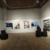 Exposición La Acera, de Asghar Farhadi, en la Alhóndiga de Segovia, comisariada por Zara Fernández de Moya