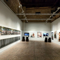 Exposición La Acera, de Asghar Farhadi, en la Alhóndiga de Segovia, comisariada por Zara Fernández de Moya