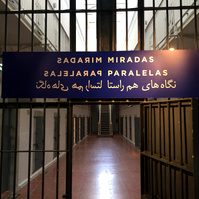 Zara Fernández de Moya y Santiago Olmo, comisarios de la exposición Miradas Paralelas. Irán-España: fotógrafas en el espejo en La Cárcel de Segovia