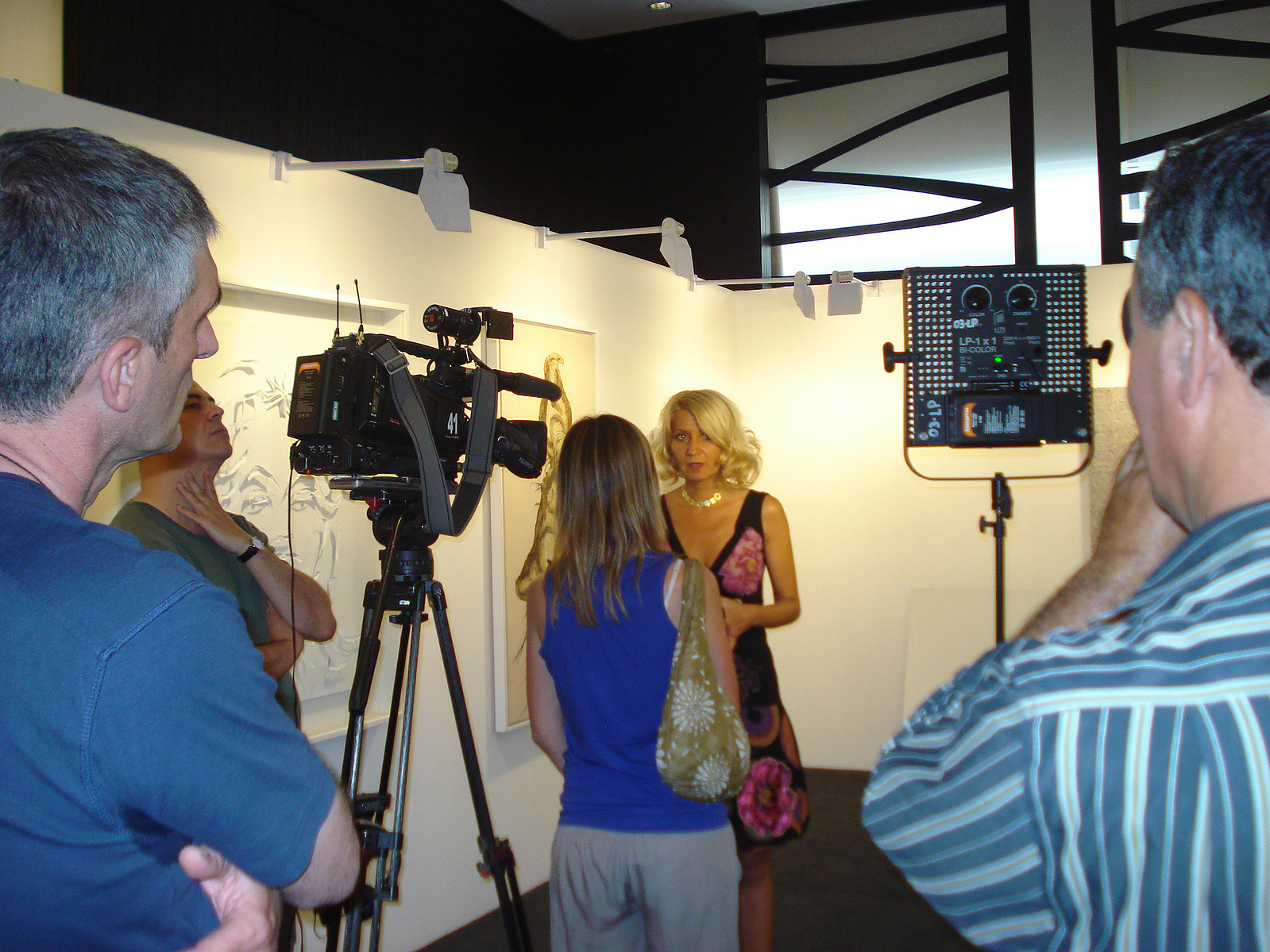 Zara Fernández de Moya comisariando a ocho artistas españoles en la Primera Bienal de Casablanca en 2012