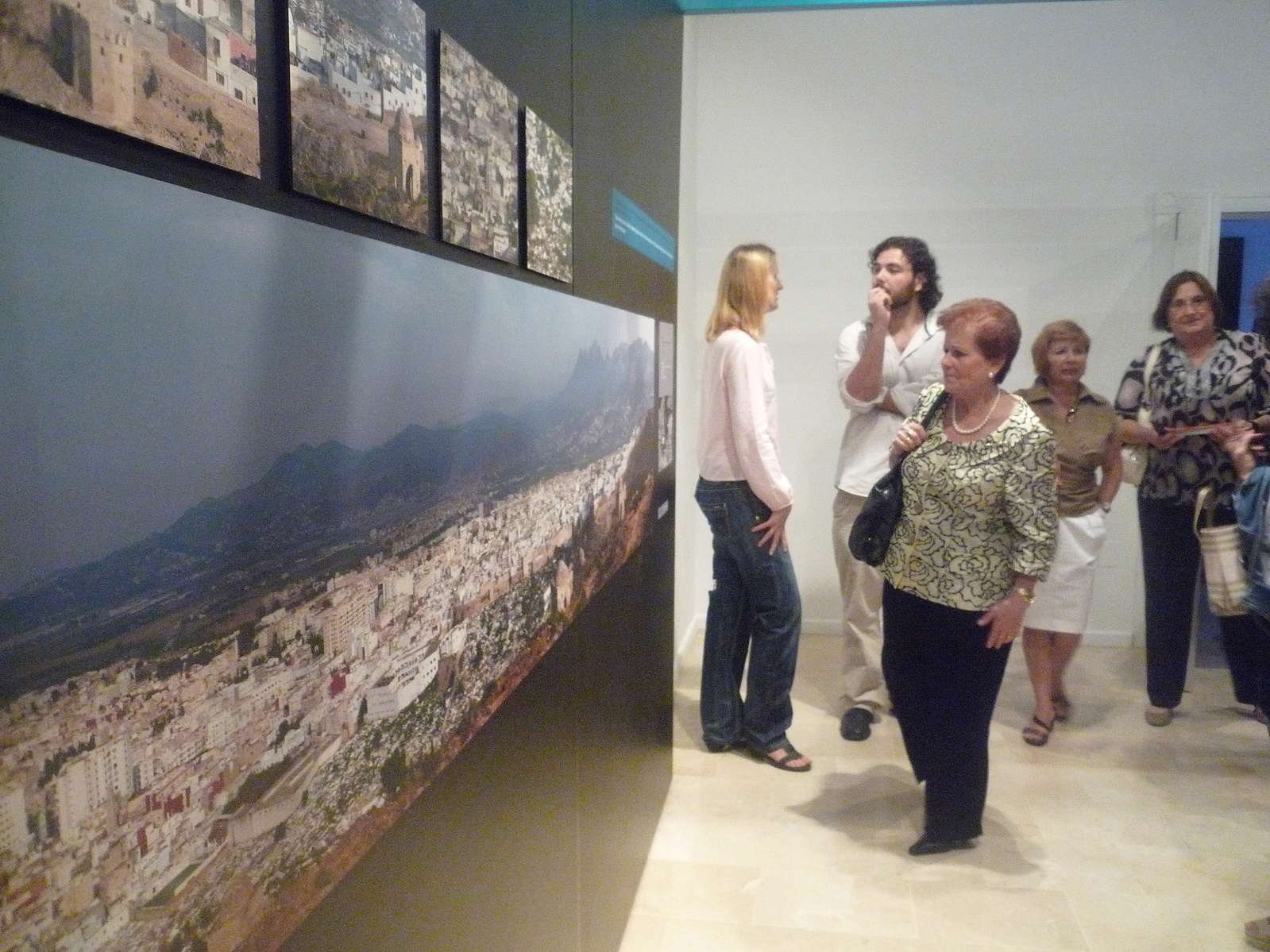 Exposición Yusur-Puentes: Paisaje y arquitectura en Marruecos y España, que formó parte del programa cultural de la Presidencia española de la Unión Europea