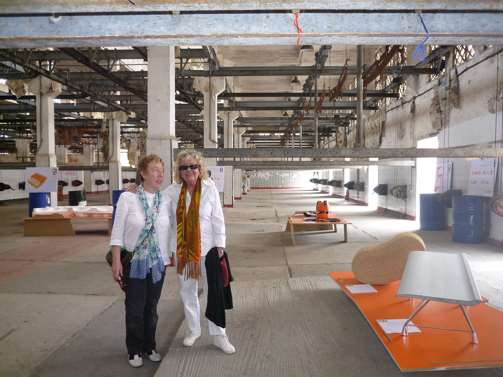 Zara Fernández de Moya comisariando a ocho artistas españoles en la Primera Bienal de Casablanca en 2012