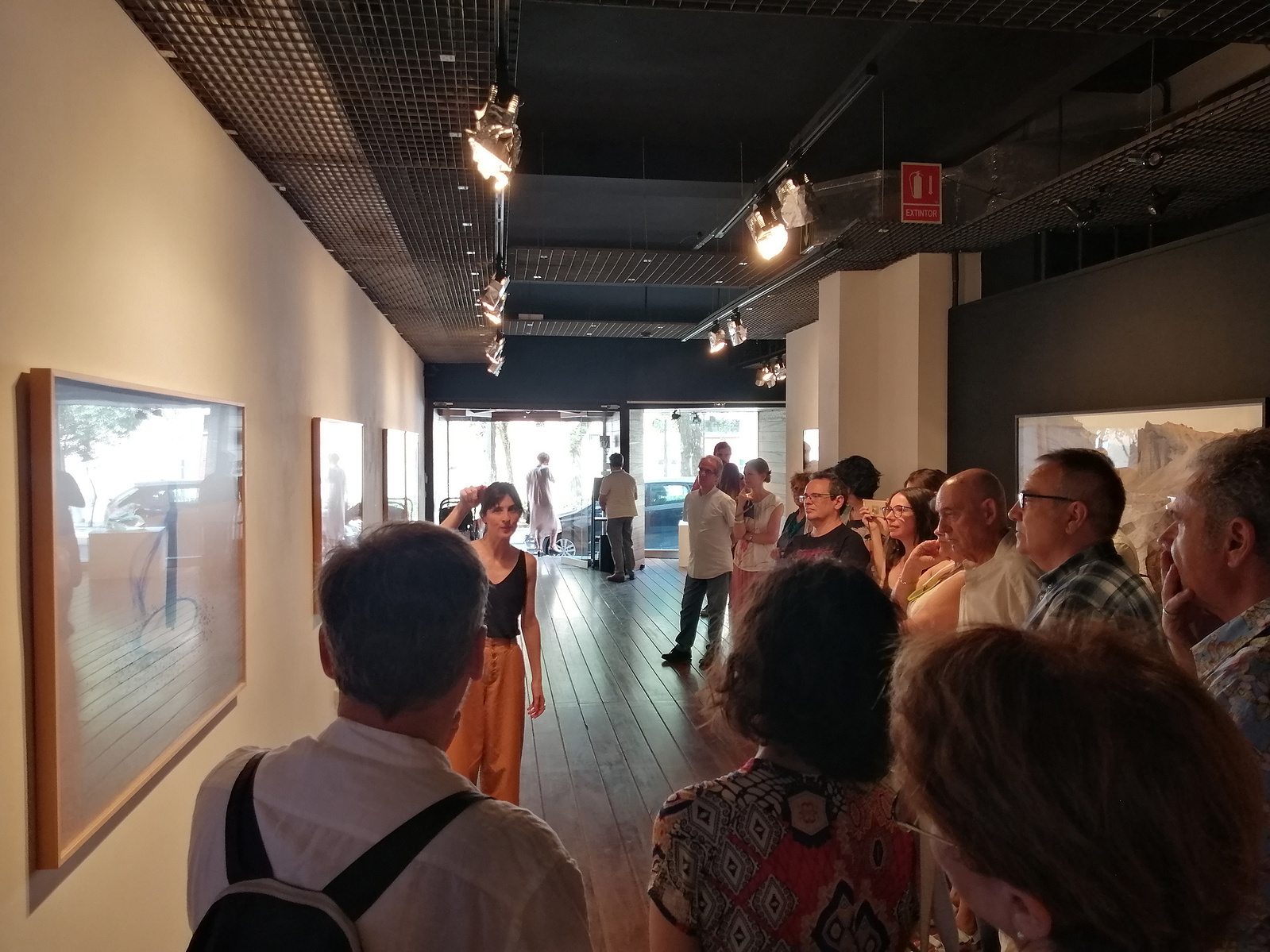 Zara Fernández de Moya, comisaria de la exposición "Trilogía del Alma" en la Galería Blanca Berlín