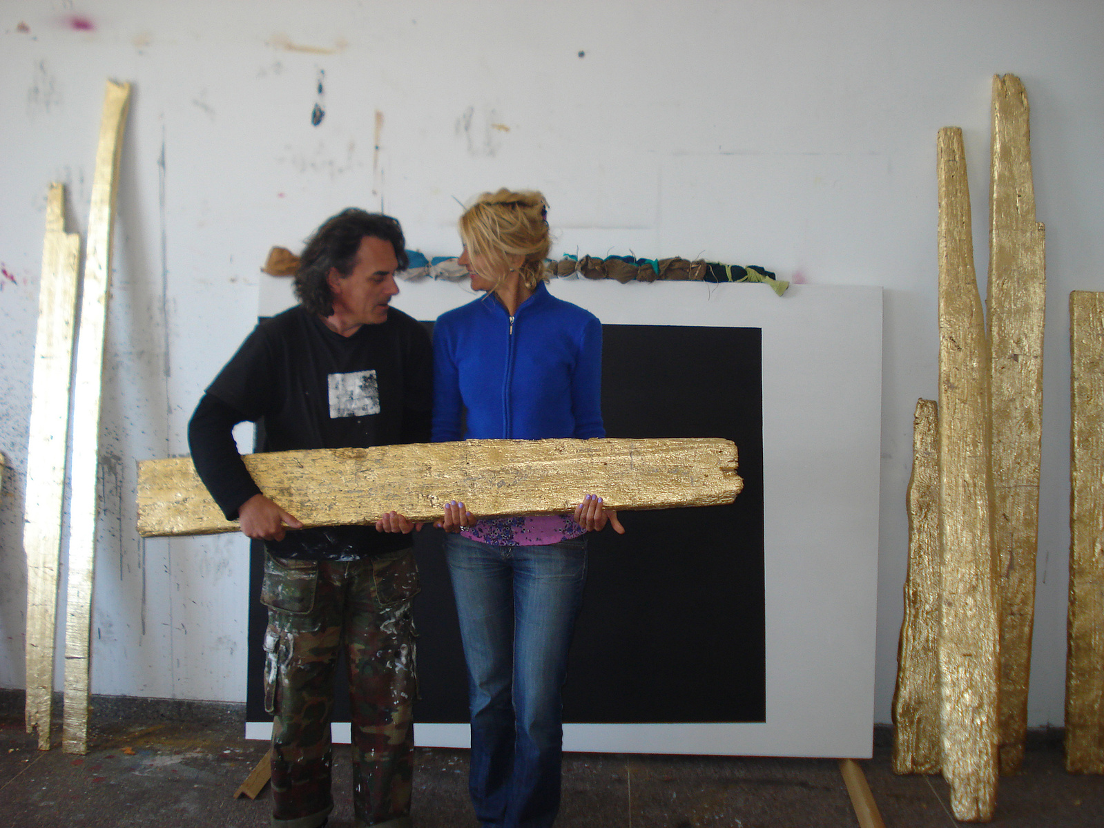Zara Fernández de Moya comisariando a ocho artistas españoles en la residencia de Artistas de Ifiltry (Marruecos)