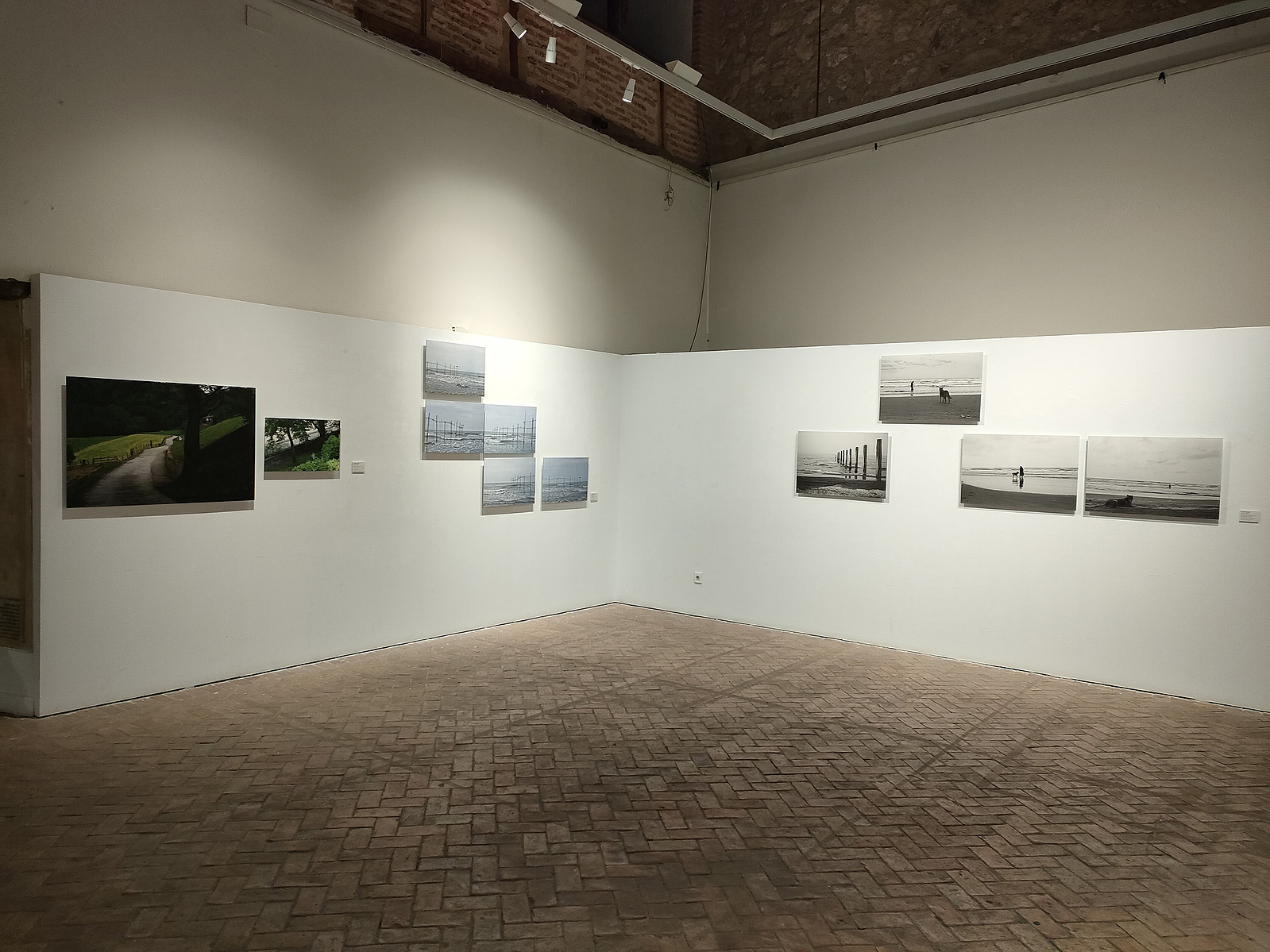 Exposición La Acera, de Asghar Farhadi, en la Alhóndiga de Segovia, comisariada por Zara Fernández de Moya