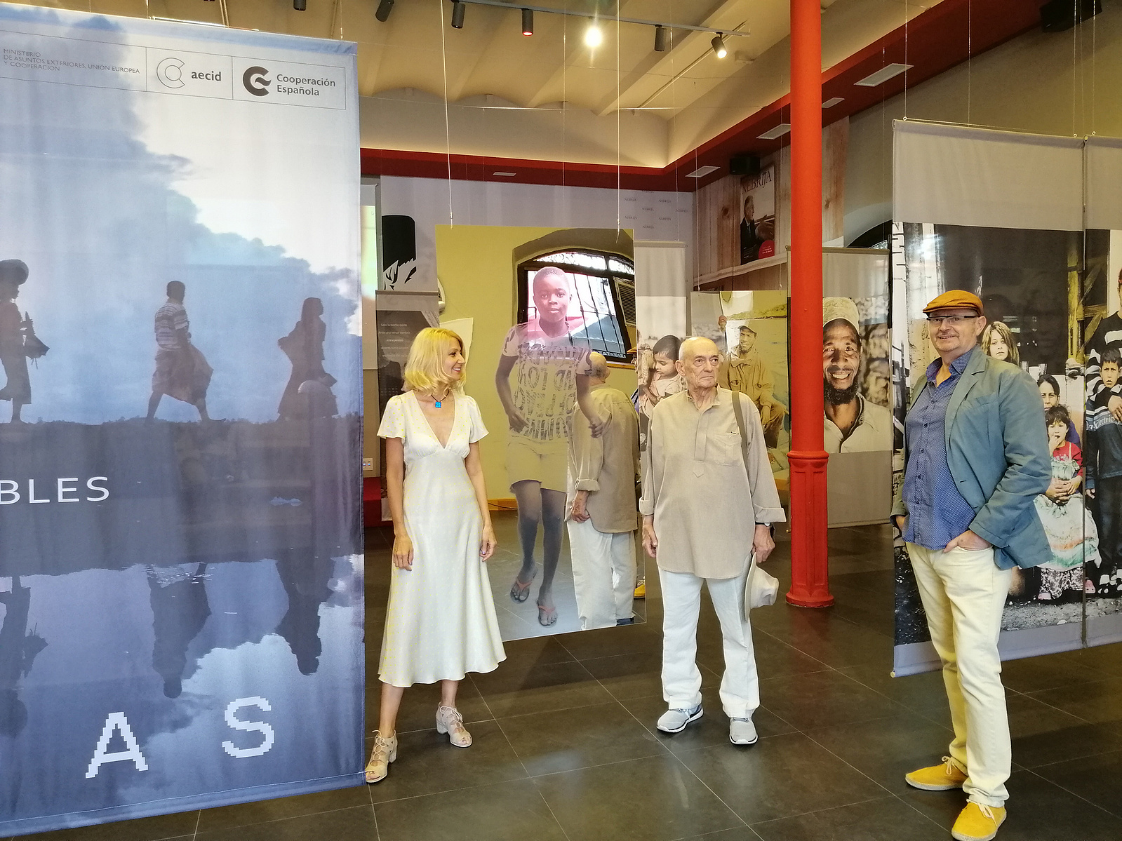 Exposición Apátridas: El laberinto de los invisibles, comisariada por Zara Fernández de Moya en la Universidad Nebrija