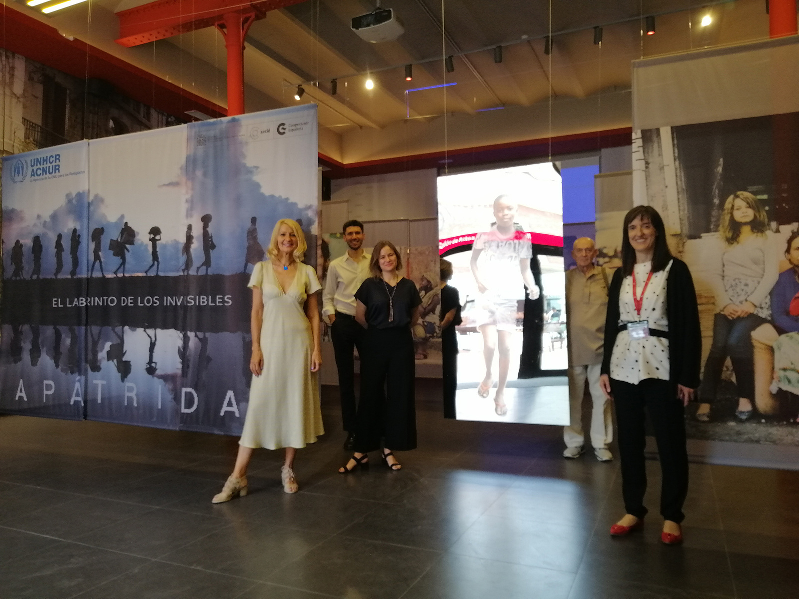 Exposición Apátridas: El laberinto de los invisibles, comisariada por Zara Fernández de Moya en la Universidad Nebrija