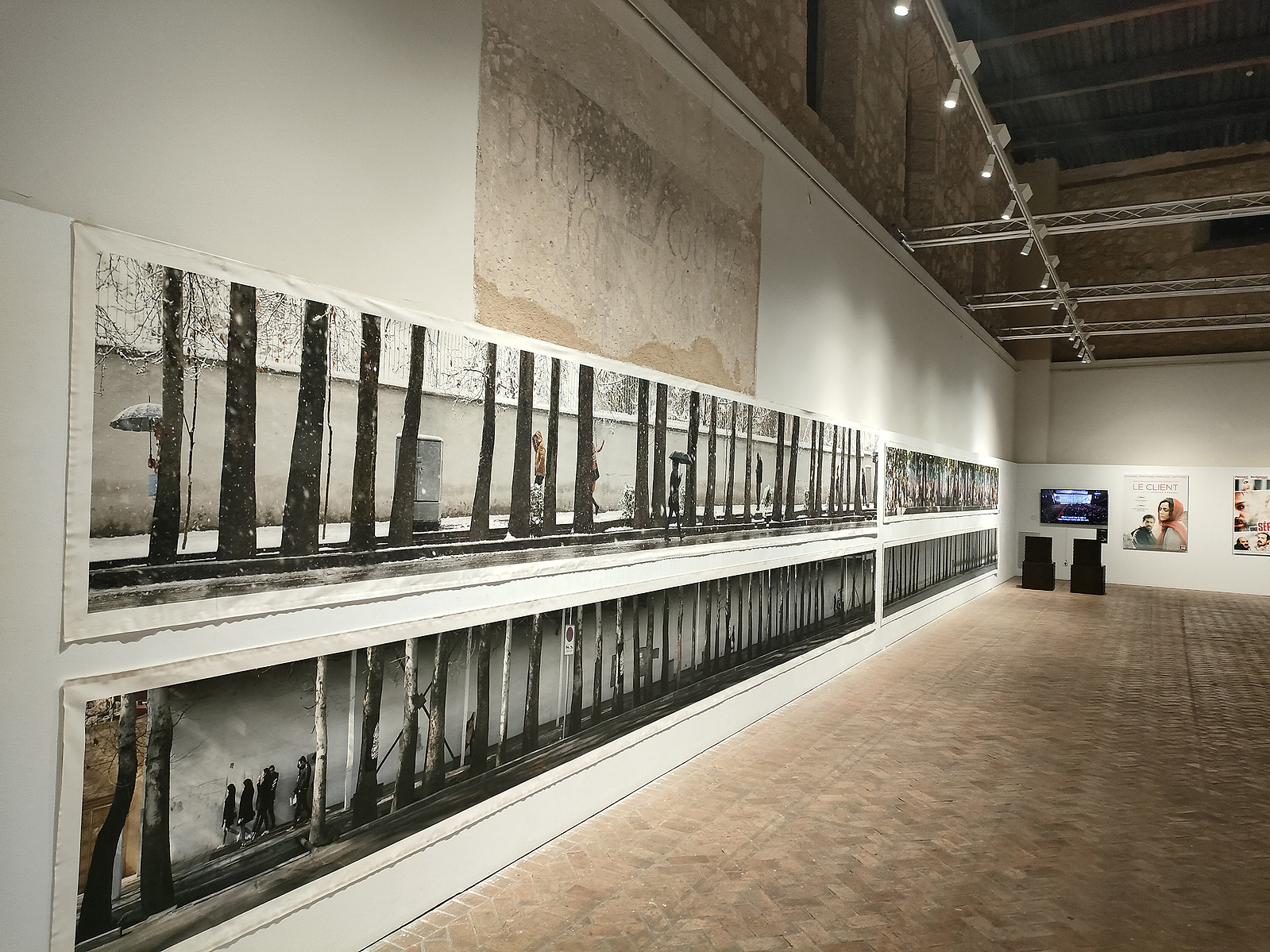 Exposición La Acera, de Asghar Farhadi, en la Alhóndiga de Segovia, comisariada por Zara Fernández de Moya