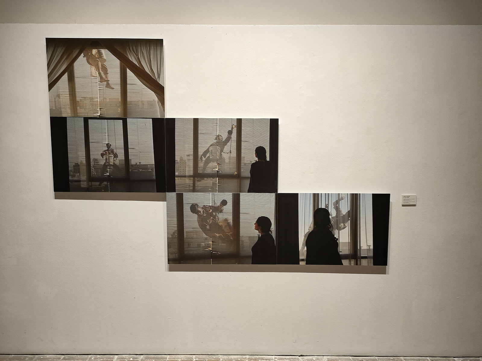 Exposición La Acera, de Asghar Farhadi, en la Alhóndiga de Segovia, comisariada por Zara Fernández de Moya