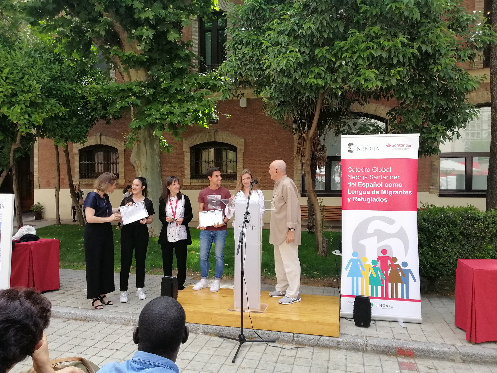 Exposición Apátridas: El laberinto de los invisibles, comisariada por Zara Fernández de Moya en la Universidad Nebrija