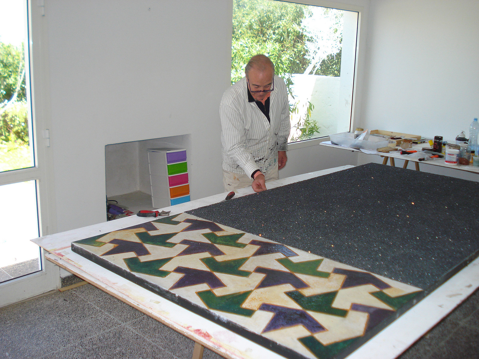 Zara Fernández de Moya comisariando a ocho artistas españoles en la residencia de Artistas de Ifiltry (Marruecos)