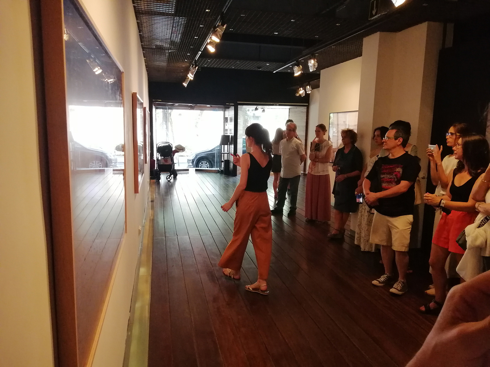 Zara Fernández de Moya, comisaria de la exposición "Trilogía del Alma" en la Galería Blanca Berlín