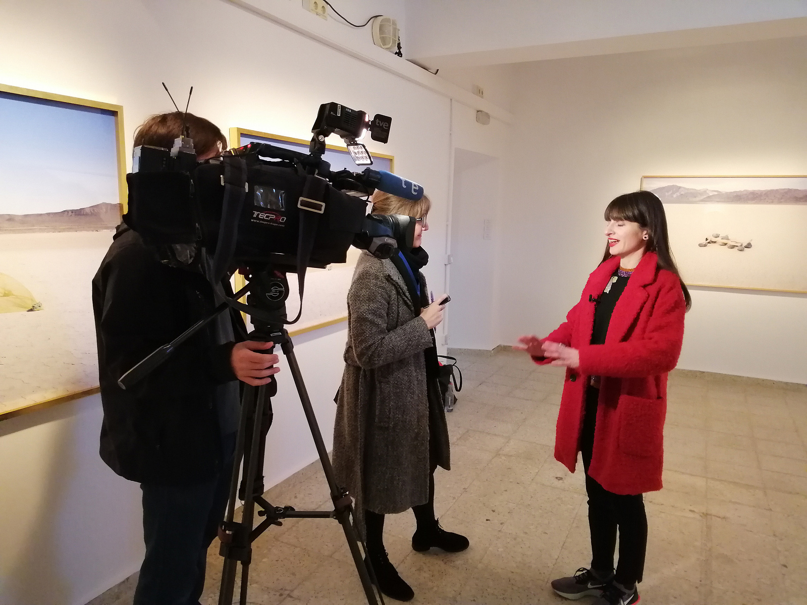 Soledad Córdoba y Zara Fernández de Moya en la exposición "Trilogía del Alma" en la Cárcel de Segovia