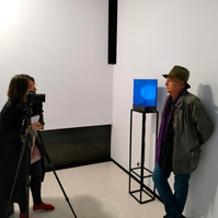 Exposición "Cajas luminosas" de Diego Moya, comisariada por Zara Fernández de Moya, en la Galería Luis Burgos de Madrid