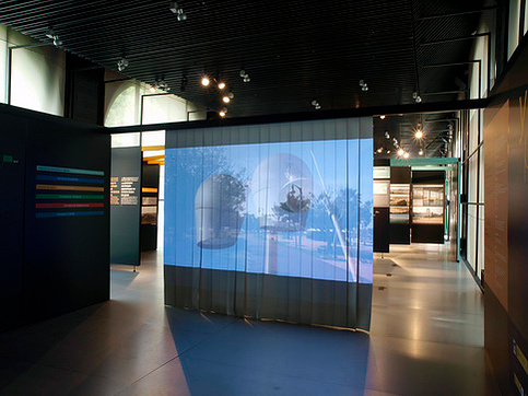Exposición Yusur-Puentes: Paisaje y arquitectura en Marruecos y España, que formó parte del programa cultural de la Presidencia española de la Unión Europea