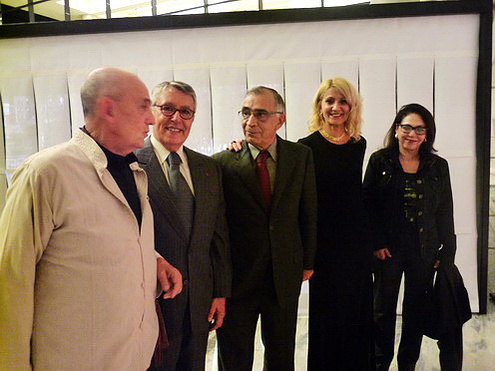 Zara Fernández de Moya junto a los artistas de la exposición Yusur-Puentes: Paisaje y arquitectura en Marruecos y España, que formó parte del programa cultural de la Presidencia española de la Unión Europea