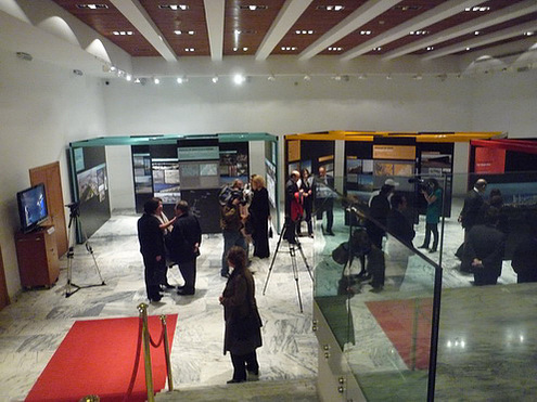 Exposición Yusur-Puentes: Paisaje y arquitectura en Marruecos y España, que formó parte del programa cultural de la Presidencia española de la Unión Europea