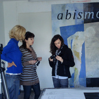 Zara Fernández de Moya comisariando a ocho artistas españoles en la residencia de Artistas de Ifiltry (Marruecos)