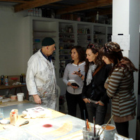 Zara Fernández de Moya comisariando a ocho artistas españoles en la residencia de Artistas de Ifiltry (Marruecos)