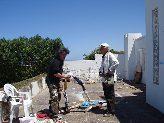 Zara Fernández de Moya comisariando a ocho artistas españoles en la residencia de Artistas de Ifiltry (Marruecos)
