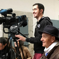 Zara Fernández de Moya y Santiago Olmo, comisarios de la exposición Miradas Paralelas. Irán-España: fotógrafas en el espejo en La Cárcel de Segovia